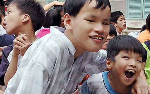Le Thi Thanh Thuy wholeheartedly supports Agent Orange victims - ảnh 1